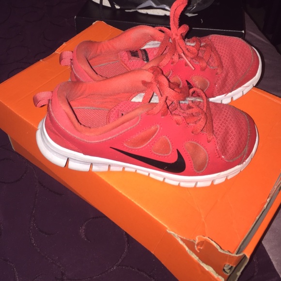 Boys Nikes shoes - Picture 2 of 2