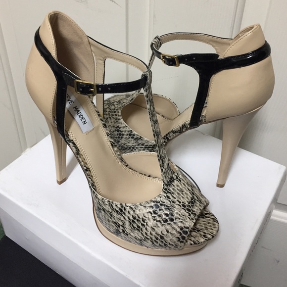 Never before worn Steve Madden snakeskin pumps