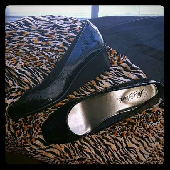 ******SOLD******Black wedge heels - Picture 1 of 4