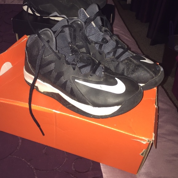 Boys Nike shoes - Picture 1 of 3
