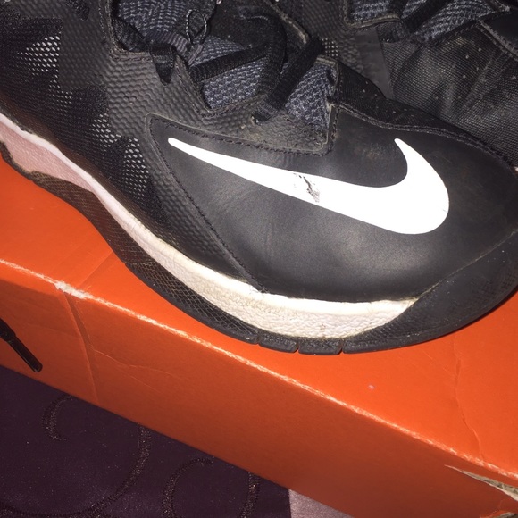 Boys Nike shoes - Picture 2 of 3