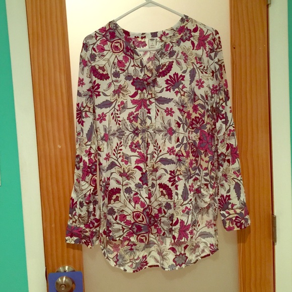Old Navy floral top with buttons quarter length