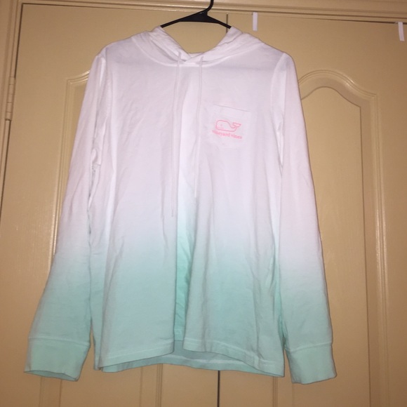 Vineyard Vines long sleeve w hood
