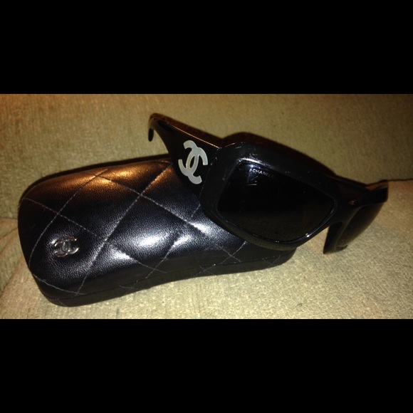 Black Chanel Sunglasses - Mother of Pearl