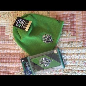 Seattle Sounders beanie and I-phone cover (5)