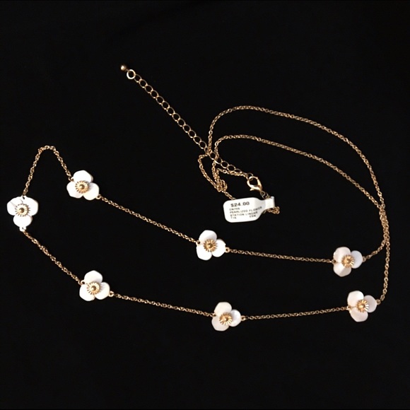 Long flower gold toned necklace