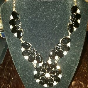 2 piece set blk gold and rhinestone  with flower