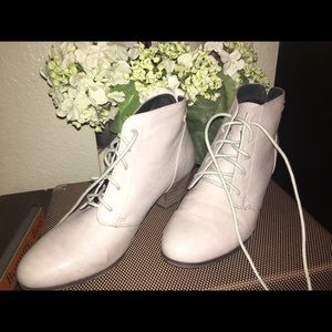 adorable, vintage grey booties!