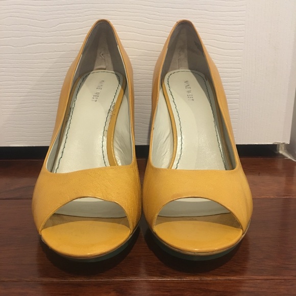 Nine West yellow green 11 heels