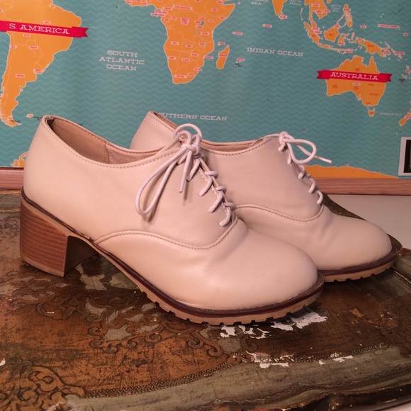 Cream oxfords with chunky heel | 8.5
