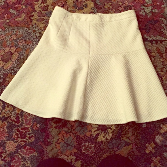 Soft white skirt XS