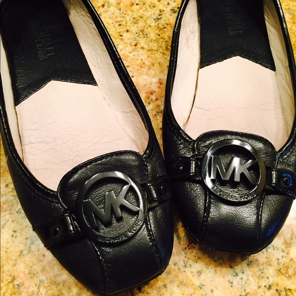 MK black flats in great condition