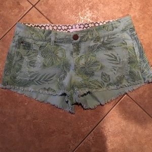 O'Neil shorts