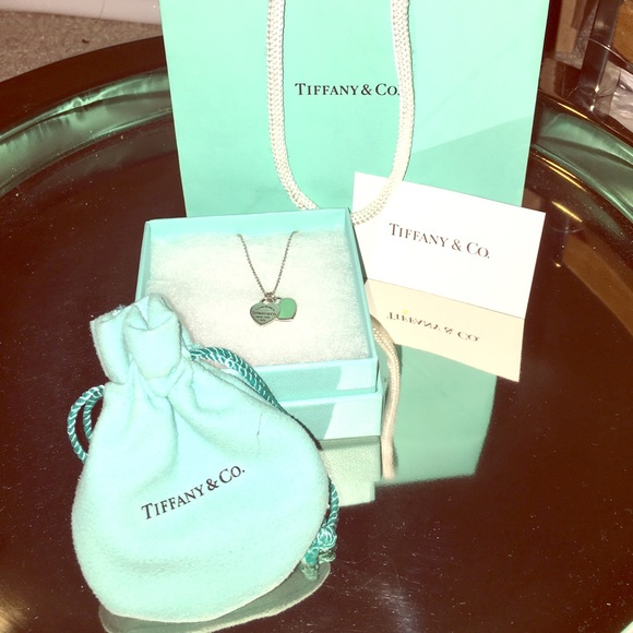 RETURN TO TIFFANY®
DOUBLE HEART TAG PENDANT
