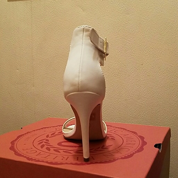 Shoes - Picture 3 of 4