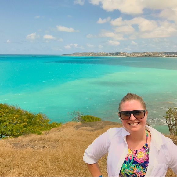 Meet your Posher, Stephanie - Picture 3 of 4