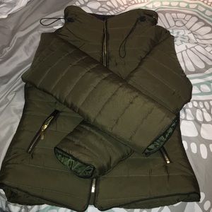 Puffer jacket w/ faux fur collar