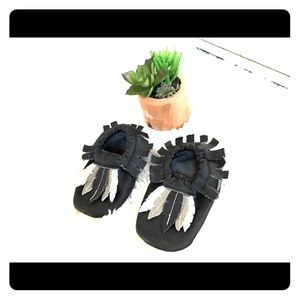 Baby Moccasins Black with Feathers 9M