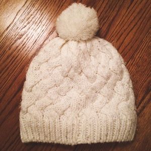 White Winter Hat w/ Pom Pom