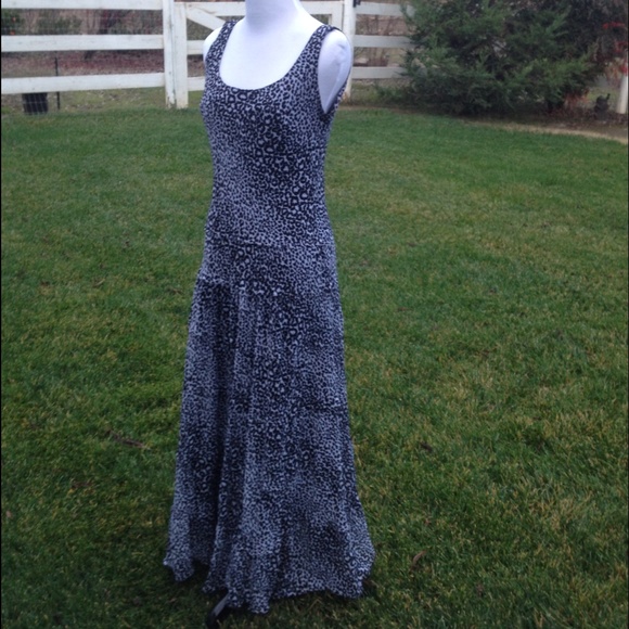 Jones Studio flowy maxi