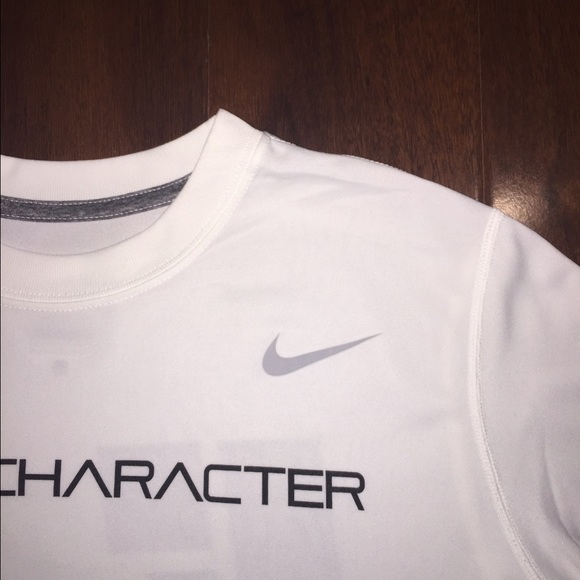 Nike Dri Fit Training Tee Shirt NWOT - Picture 2 of 3