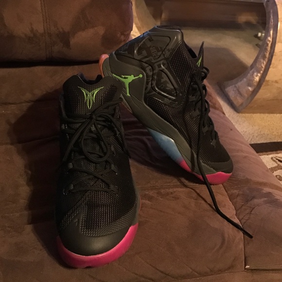 Athletic_Shoes