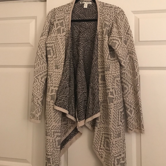 Francesca's Collections Sweaters - Black and off white sweater