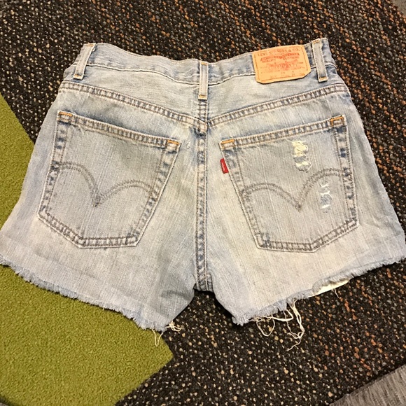 ❌SOLD❌ Levi's 569 shorts - Picture 2 of 4