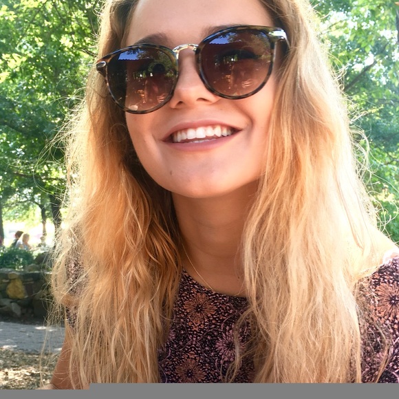 Meet your Posher, Lucy