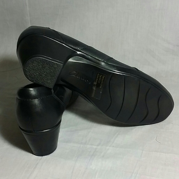 Women's CLARKS BENDABLE Dress Shoes 7.5 M - Picture 3 of 4