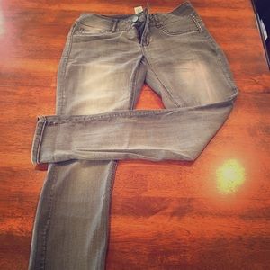 Gray acid wash Jegging jeans. Stretch. Medium