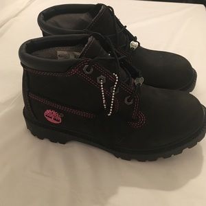 Black timberlands boots with pink stitching