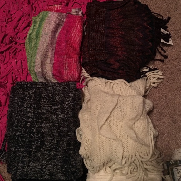 12 scarfs - Picture 4 of 4