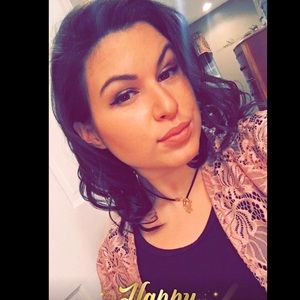 Meet your Posher, Nicole