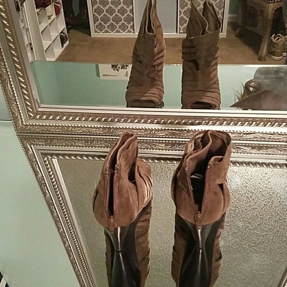 Peep toed ankle booties - Picture 3 of 3