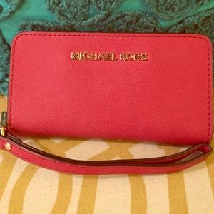 Michael Kors Slimtech Leather Wrislet