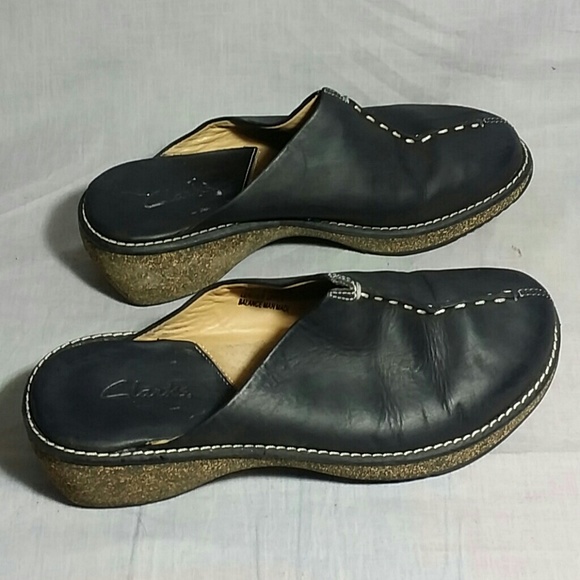 Women's CLARKS Clogs Shoes Black 5 M Leather - Picture 2 of 4