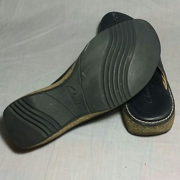 Women's CLARKS Clogs Shoes Black 5 M Leather - Picture 3 of 4