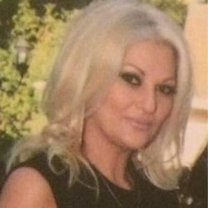 Meet your Posher, Flora