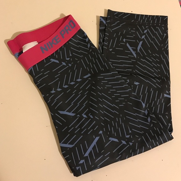 Nike Pro workout crops