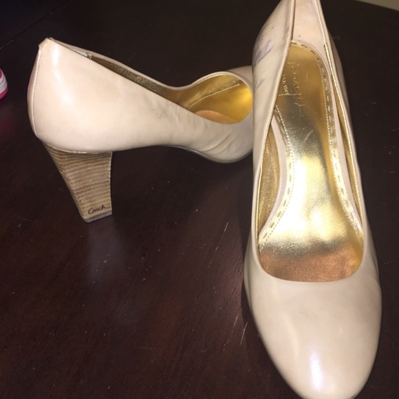 Coach size 7.5 patent leather heel