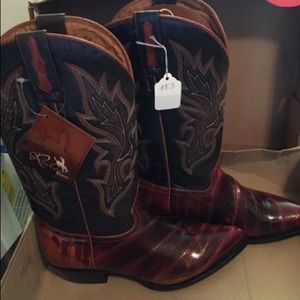 Brand new men's boots . Size 10.5