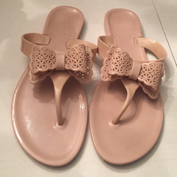 Very cute bow sandals