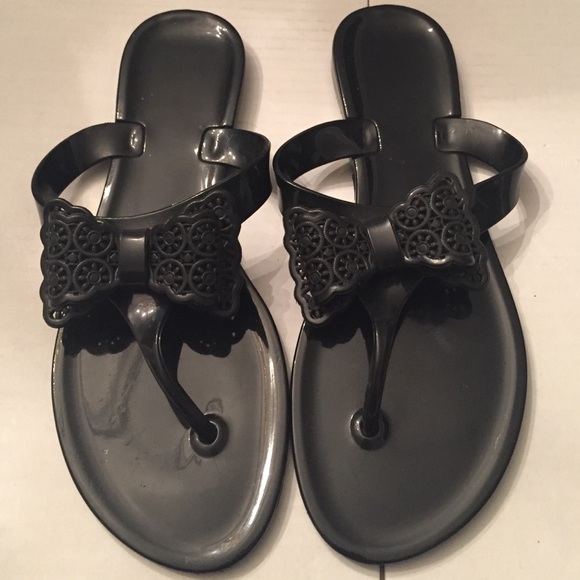 Very cute bow sandals
