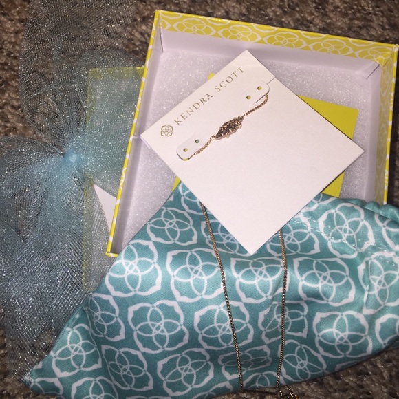 NWT Kendra Scott necklace-- color: rose gold