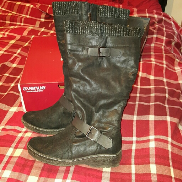 Black  boots