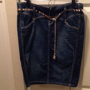 SALE 😍 Jeans pencil curve hugging skirt + belt