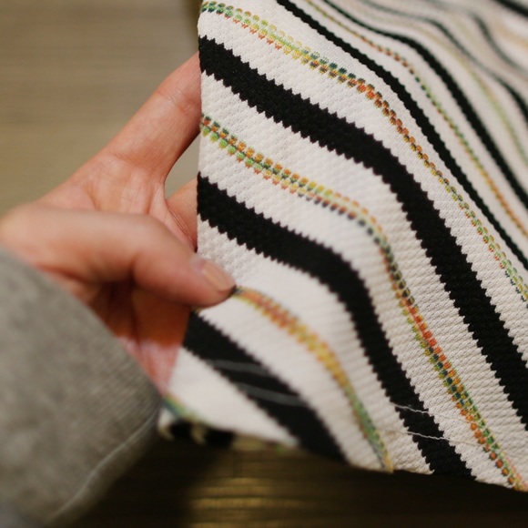 Pattern Crop Top - Picture 2 of 2