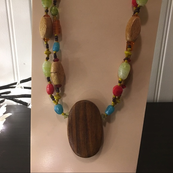 Long beaded necklace. - Picture 2 of 3