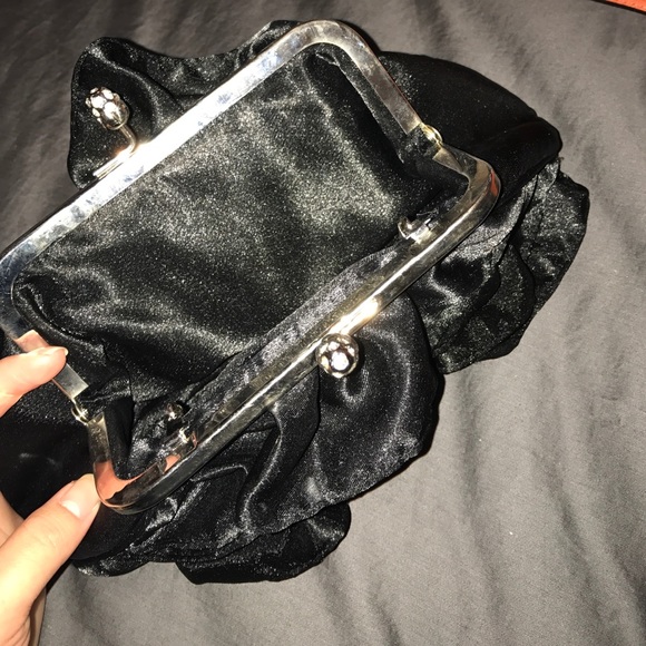 Black handbag with metal strap USED no brand - Picture 2 of 3